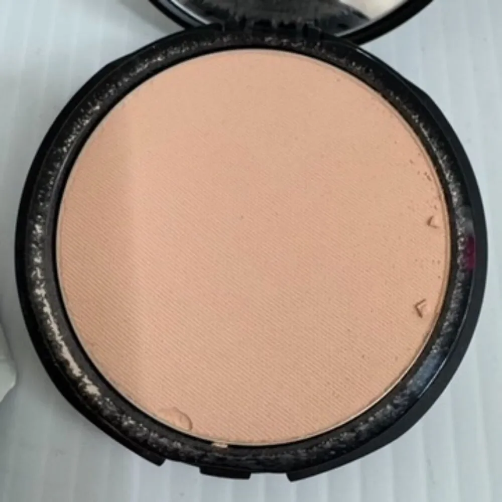 bareMinerals BAREPRO 16HR Powder Foundation Fair 10
